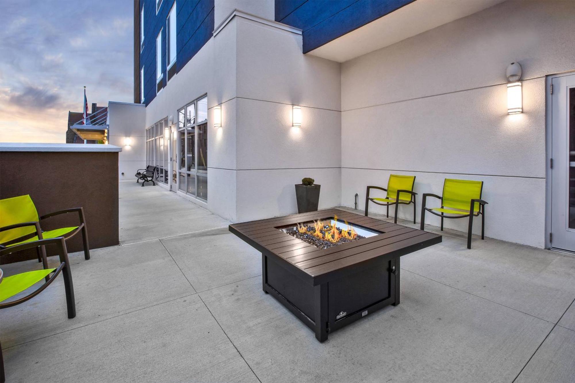 Springhill Suites By Marriott Pittsburgh Butler/Centre City Екстериор снимка