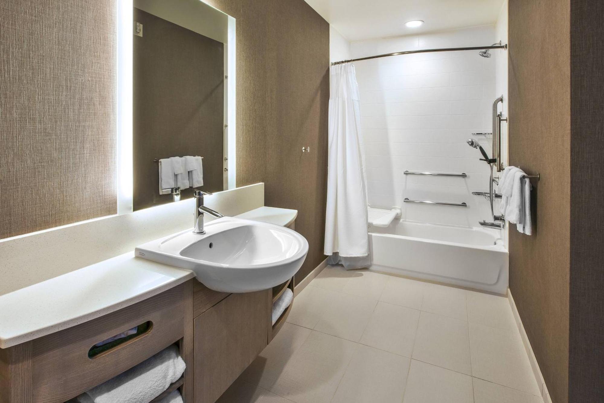 Springhill Suites By Marriott Pittsburgh Butler/Centre City Екстериор снимка